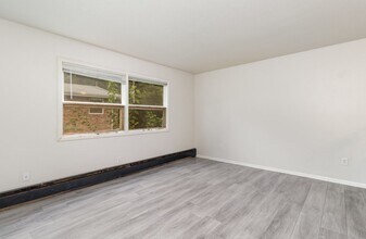 2017 Commerce Blvd, Unit #202 in Mound, MN - Building Photo - Building Photo