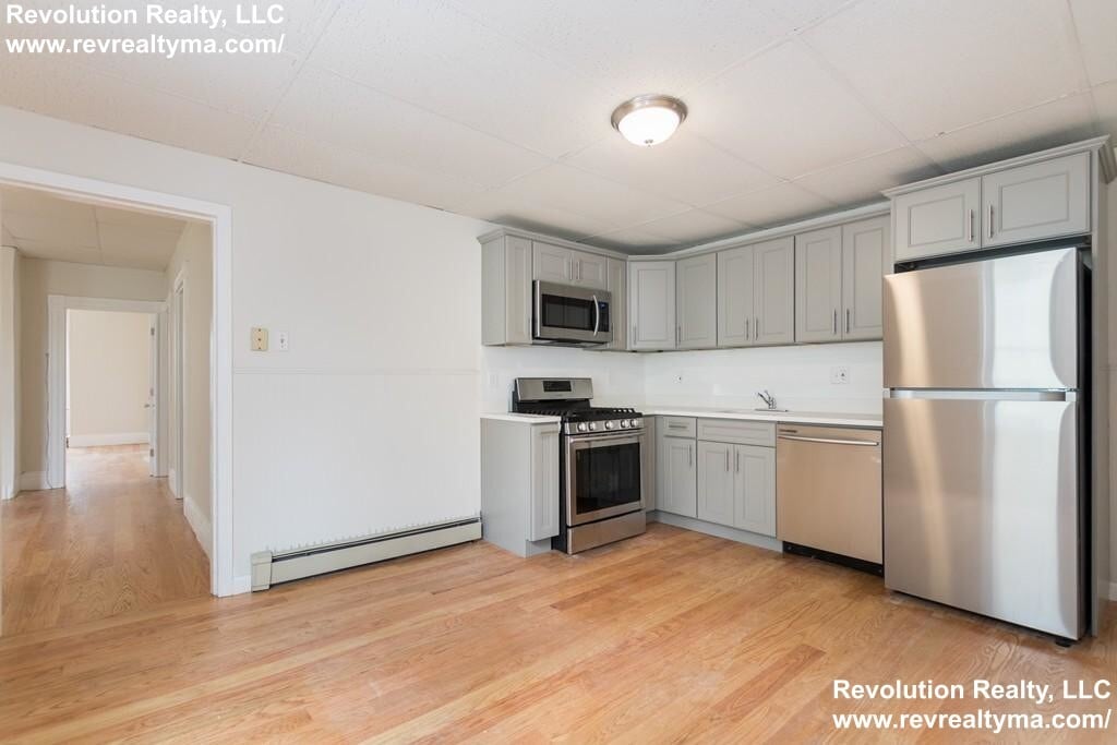 27 Pinckney St in Somerville, MA - Building Photo