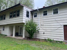 59 Bears Hill Rd, Unit 609 in Newtown, CT - Building Photo