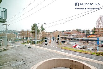 3920 Stone Way N, Unit FL3-ID311 in Seattle, WA - Building Photo - Building Photo