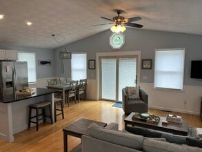 110 Winsor Ave in North Kingstown, RI - Building Photo - Building Photo