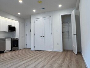 39-38 47th Ave in Queens, NY - Building Photo - Building Photo