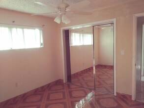 17100 NE 3rd Ct in North Miami Beach, FL - Building Photo - Building Photo