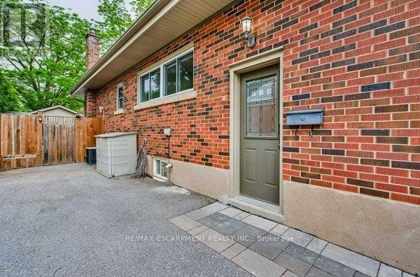 2217 Ghent Ave in Burlington, ON - Building Photo - Building Photo