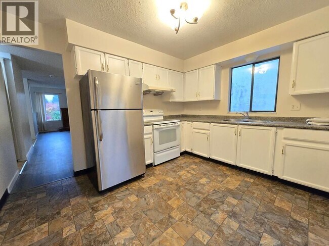 1214 Nestor St in Coquitlam, BC - Building Photo - Building Photo