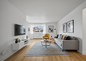 1017 Woodbine in Toronto, ON - Building Photo