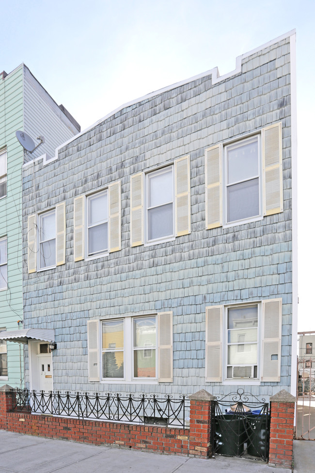 23-47 38th St in Long Island City, NY - Building Photo - Building Photo