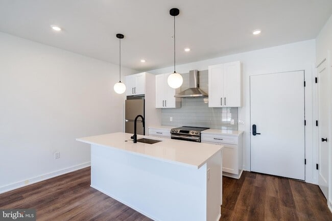 5904 Germantown Ave, Unit 202 in Philadelphia, PA - Foto de edificio - Building Photo