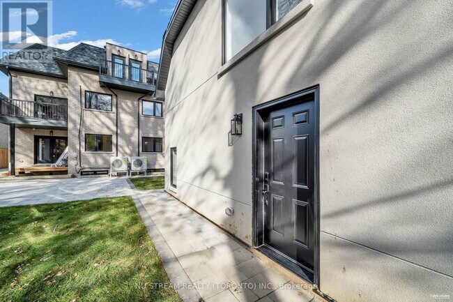 25 Devondale Ave in Toronto, ON - Building Photo - Building Photo