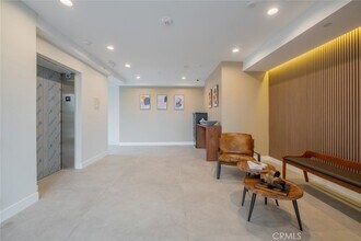 10218 Fernglen Ave, Unit 202 in Los Angeles, CA - Building Photo - Building Photo