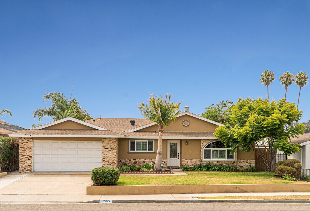 1585 Ionian St in San Diego, CA - Building Photo