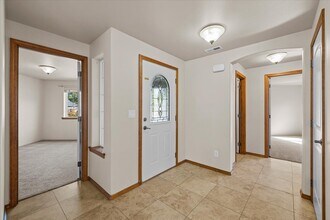 1041 Compton Way in Medford, OR - Building Photo - Building Photo