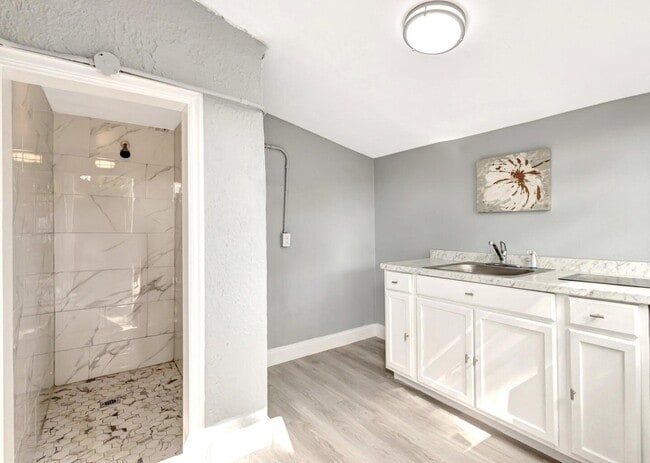property at 3706 Roseland Dr