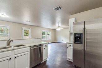 8712 Dittmar Oaks Dr in Austin, TX - Building Photo - Building Photo