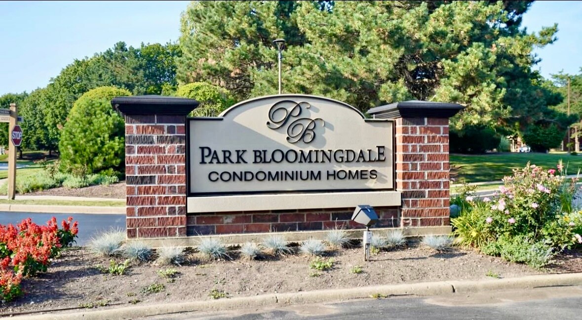 104 Glengarry Dr, Unit 207 in Bloomingdale, IL - Building Photo
