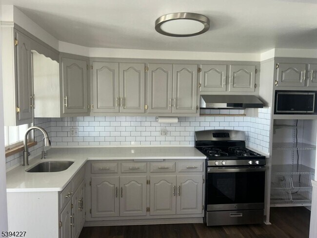 442 Rosewood Terrace in Linden, NJ - Building Photo - Building Photo