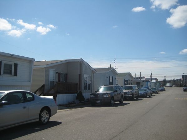 Bob's Mobile City in Bedford, OH - Building Photo