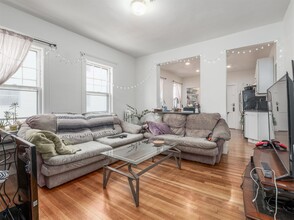 97 2nd St, Unit 1 in Medford, MA - Building Photo - Building Photo