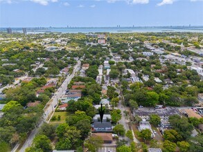 173 NW 56th St in Miami, FL - Foto de edificio - Building Photo