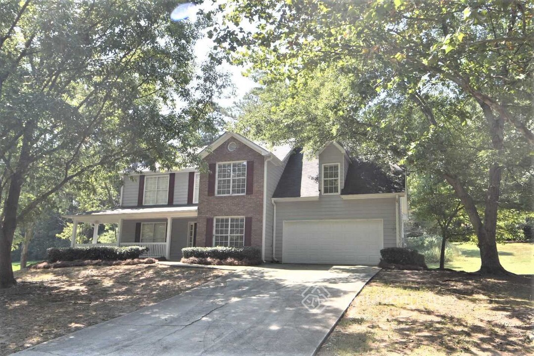 3195 Hall Garden Rd in Snellville, GA - Foto de edificio