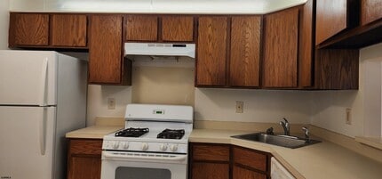 128 Liberty Ct in Galloway, NJ - Building Photo - Building Photo