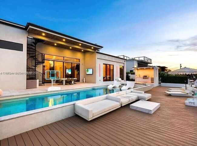 2225 NE 19th St in Fort Lauderdale, FL - Building Photo - Building Photo