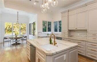 12094 Summit Cir in Beverly Hills, CA - Building Photo - Building Photo