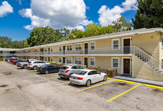 University Oaks Apartments in Sarasota, FL - Building Photo - Primary Photo