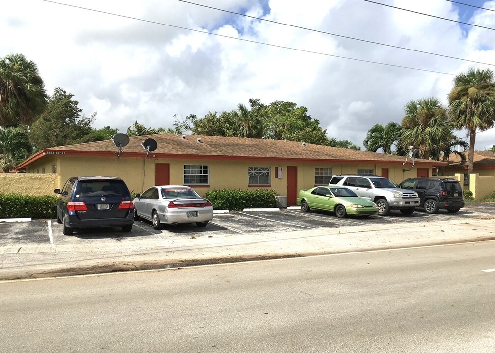 Lake Success Apartments in Sunrise, FL - Building Photo