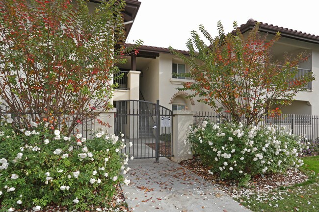 Summer Hill Place in Fresno, CA - Foto de edificio - Building Photo