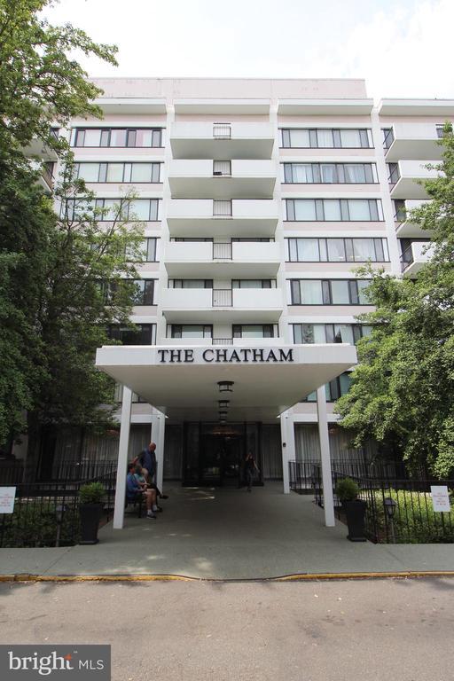 property at 4501 Arlington Blvd