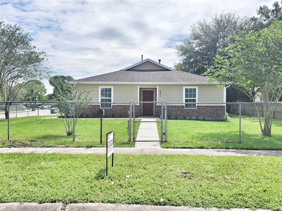 601 Alvin St in Pasadena, TX - Building Photo