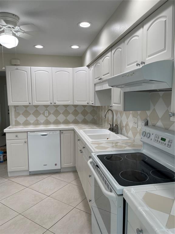 330 NE 42nd Ct in Oakland Park, FL - Building Photo - Building Photo