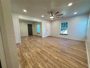 1114 E Louisiana St in Norman, OK - Building Photo - Building Photo