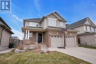 9 Noble Lane in St Thomas, ON - Building Photo - Building Photo