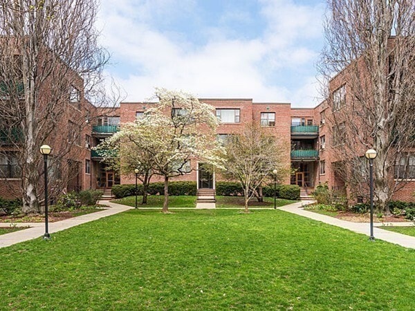 47 Harvard Ave, Unit #6 in Brookline, MA - Foto de edificio