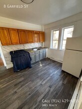 8 Garfield St in Yonkers, NY - Building Photo - Building Photo