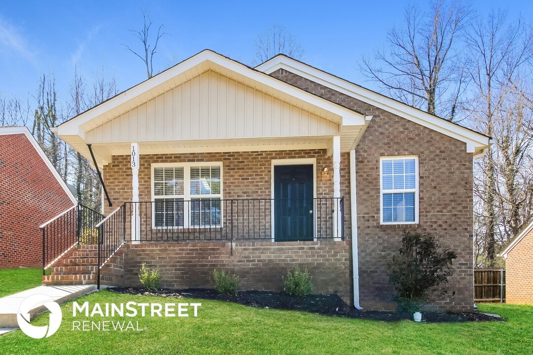 1013 Manor Dr in High Point, NC - Building Photo