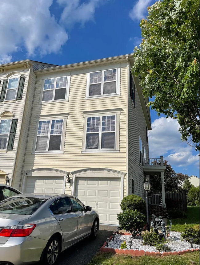 property at 9257 Alvyn Lake Cir