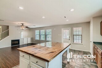 703 Yosemite Trail in Taylor, TX - Building Photo - Building Photo