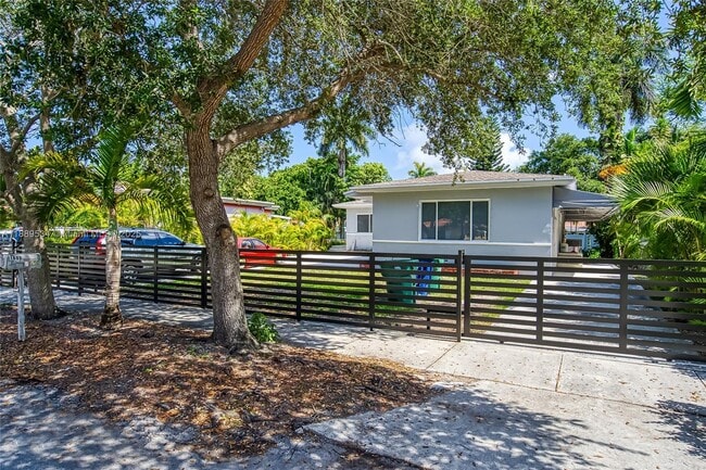 1600 NE 110th Terrace in Miami, FL - Building Photo - Building Photo