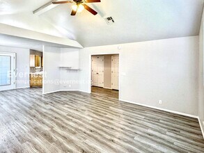 1201 W 112th St in Jenks, OK - Foto de edificio - Building Photo