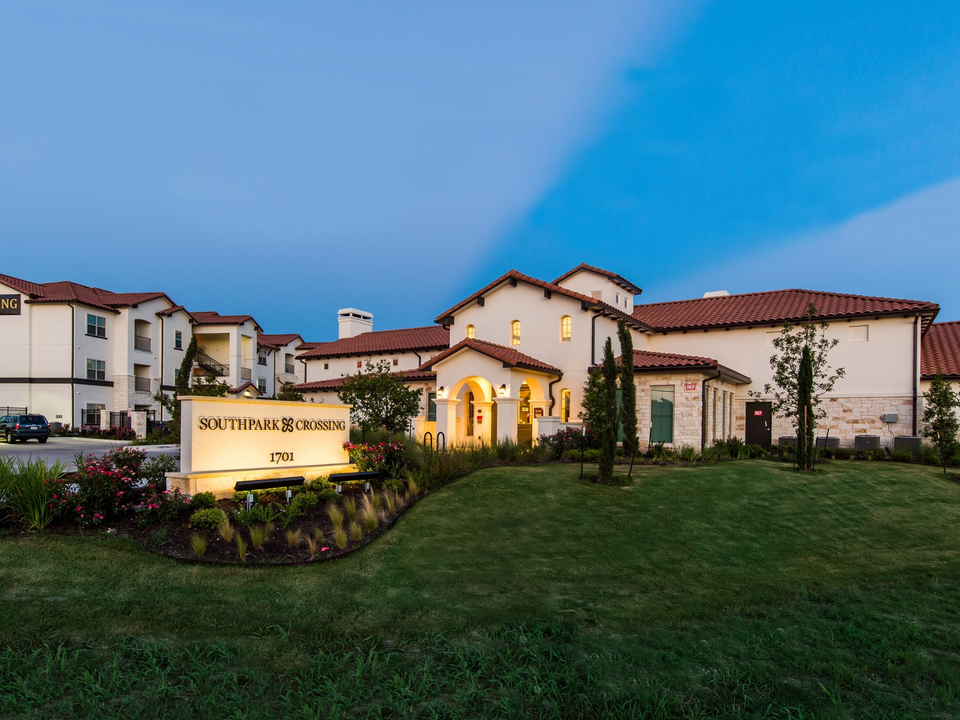 Southpark Crossing Apartments in Austin, TX - Building Photo