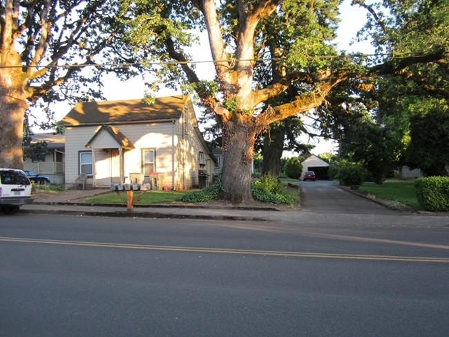 722 SW Fellows St in McMinnville, OR - Building Photo - Building Photo