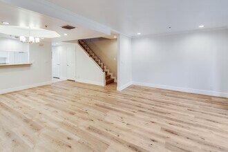 321 W Dryden St, Unit 3 in Glendale, CA - Foto de edificio - Building Photo