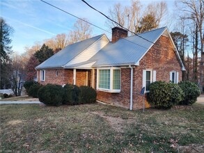 226 Wrenn Ave in Mount Airy, NC - Building Photo - Building Photo