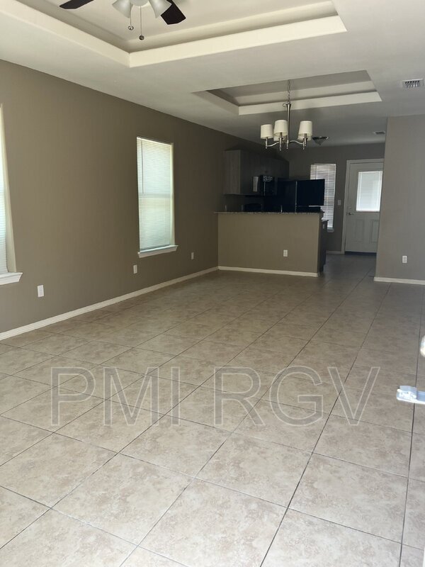 2913 Linda Vista St in Edinburg, TX - Building Photo - Building Photo