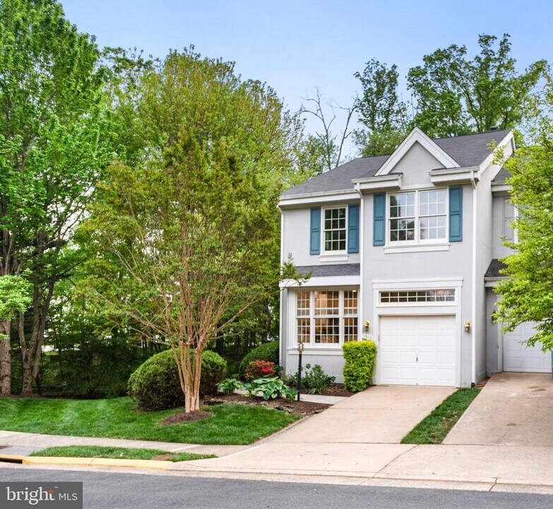 1310 Park Garden Ln in Reston, VA - Building Photo