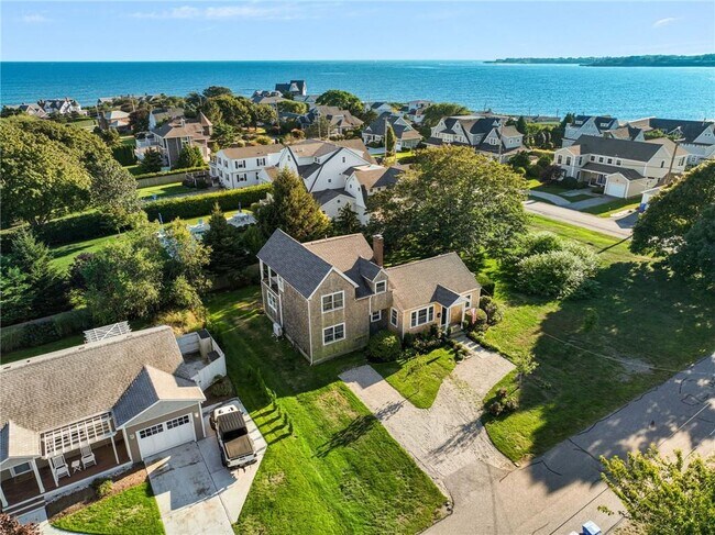 9 White Terrace in Middletown, RI - Building Photo - Building Photo