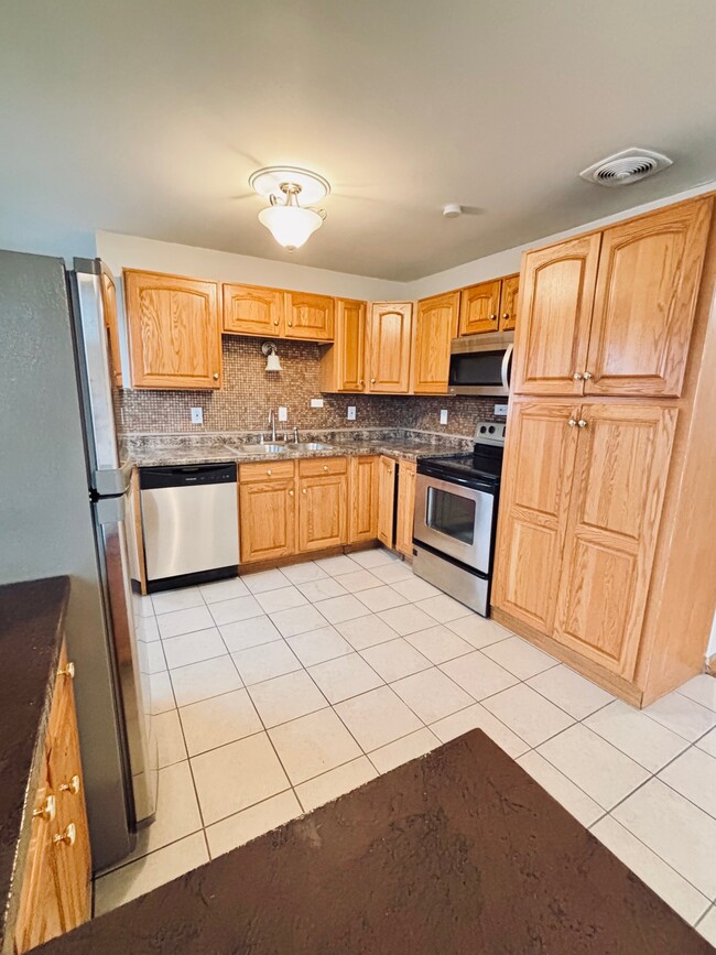 607 Coach Light Ln in Hazelwood, MO - Building Photo - Building Photo